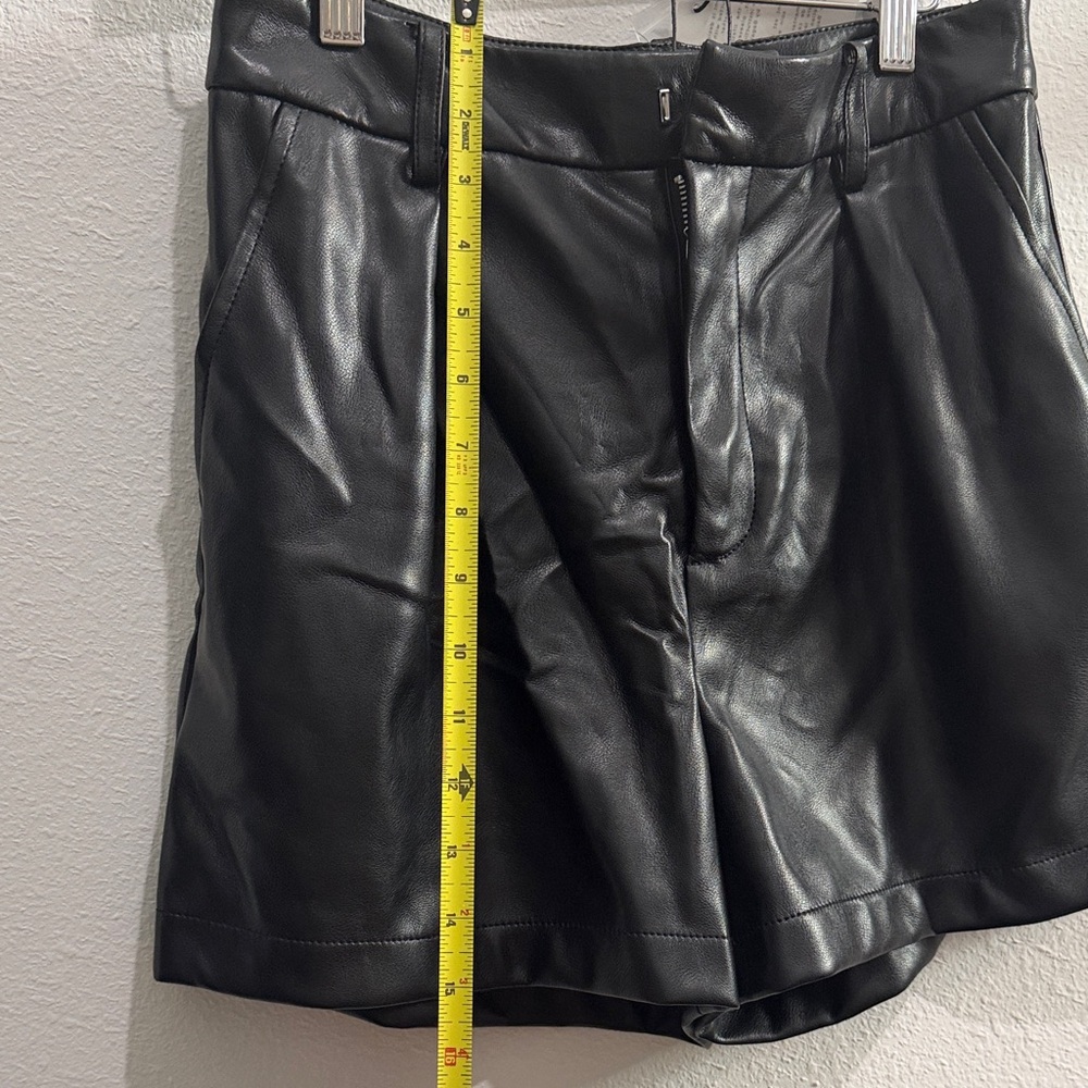 7 for All Man Kind SET - Faux Leather Shorts and Crop - Picture 10 of 13